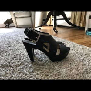 MICHAEL MK sandals EUC